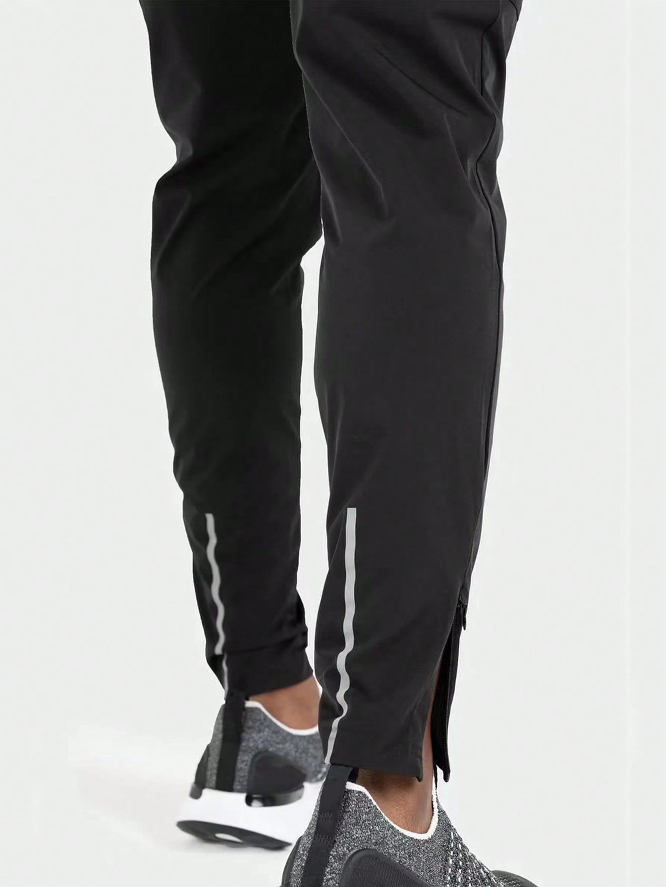 SHEIN Sport Corelite Men Drawstring Waist Flap Pocket Side Sports Pants