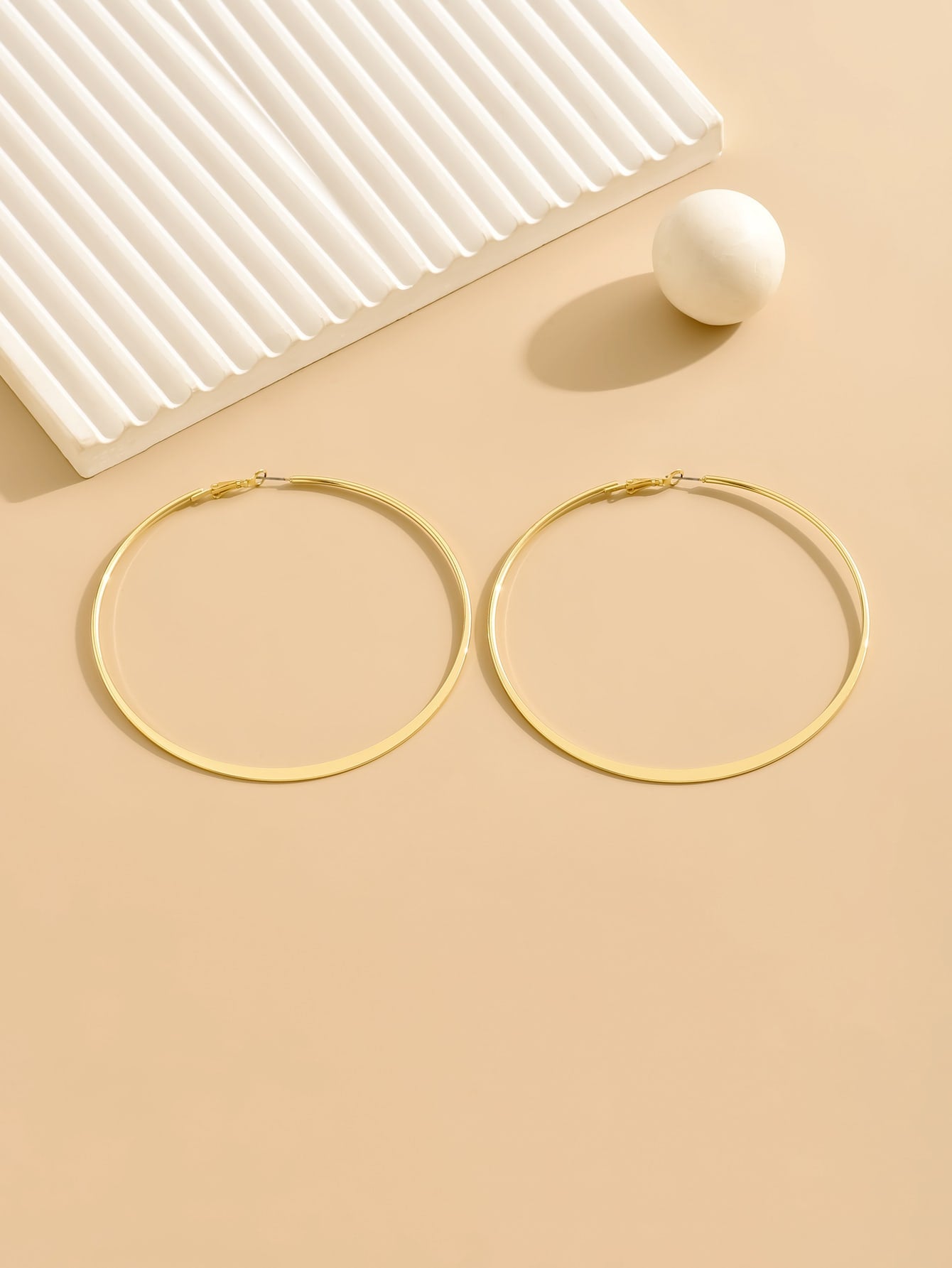 1Pair of European and American Fashion Big Circle Earrings Women'S Popular Simple Squished Earrings Earrings Exaggerated Posing Accessories