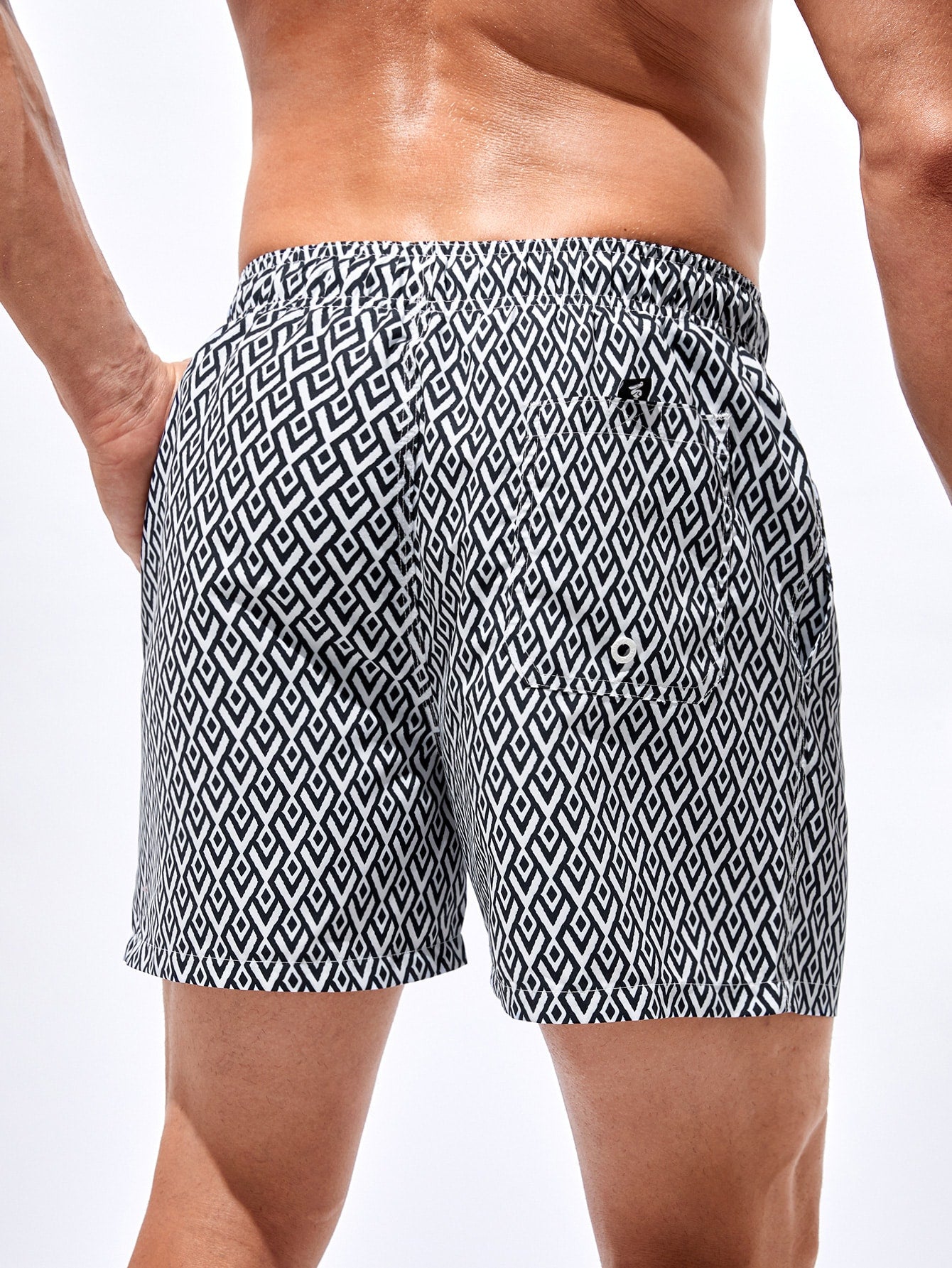 Manfinity Men Geo Print Letter Patched Detail Drawstring Waist Swim Trunks